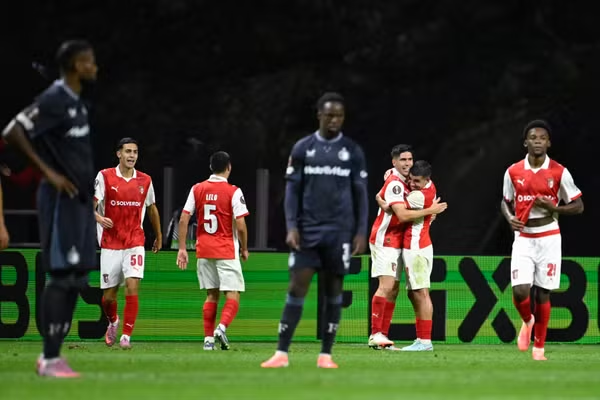 Feyenoord asuhan Van Persie mengawali kampanye Liga Europa dengan kekalahan menyedihkan dari Braga