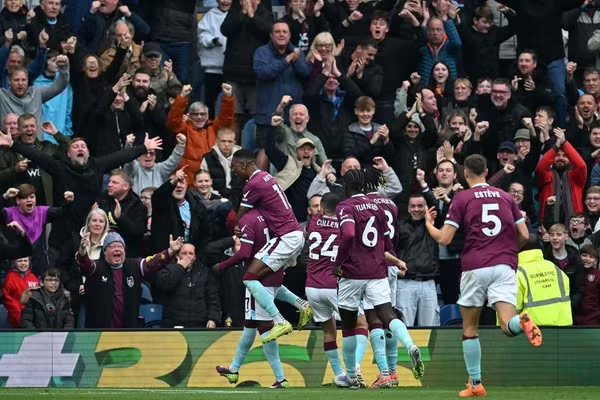 Burnley raih tiga poin berharga saat lawan sesama tim promosi Leeds